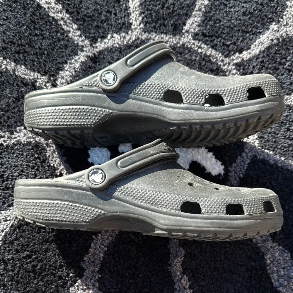 Crocs Men/Kids Gray Clogs - Picture 2 of 5